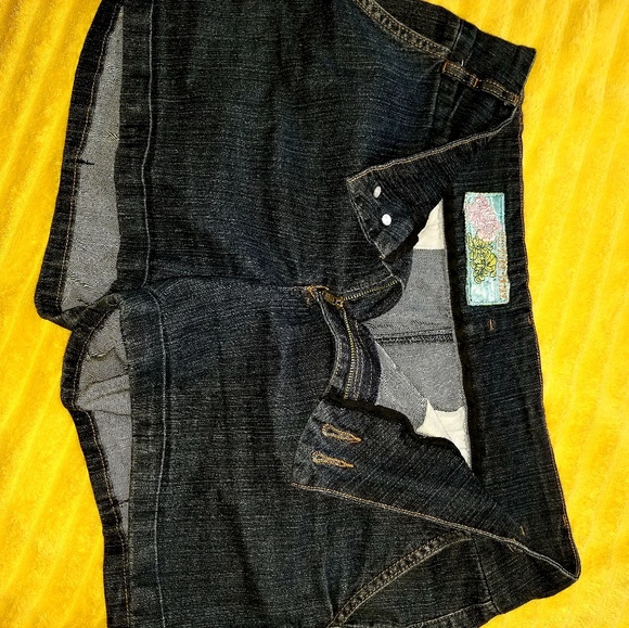 Women Jeans (shorts) - Picture 2 of 4